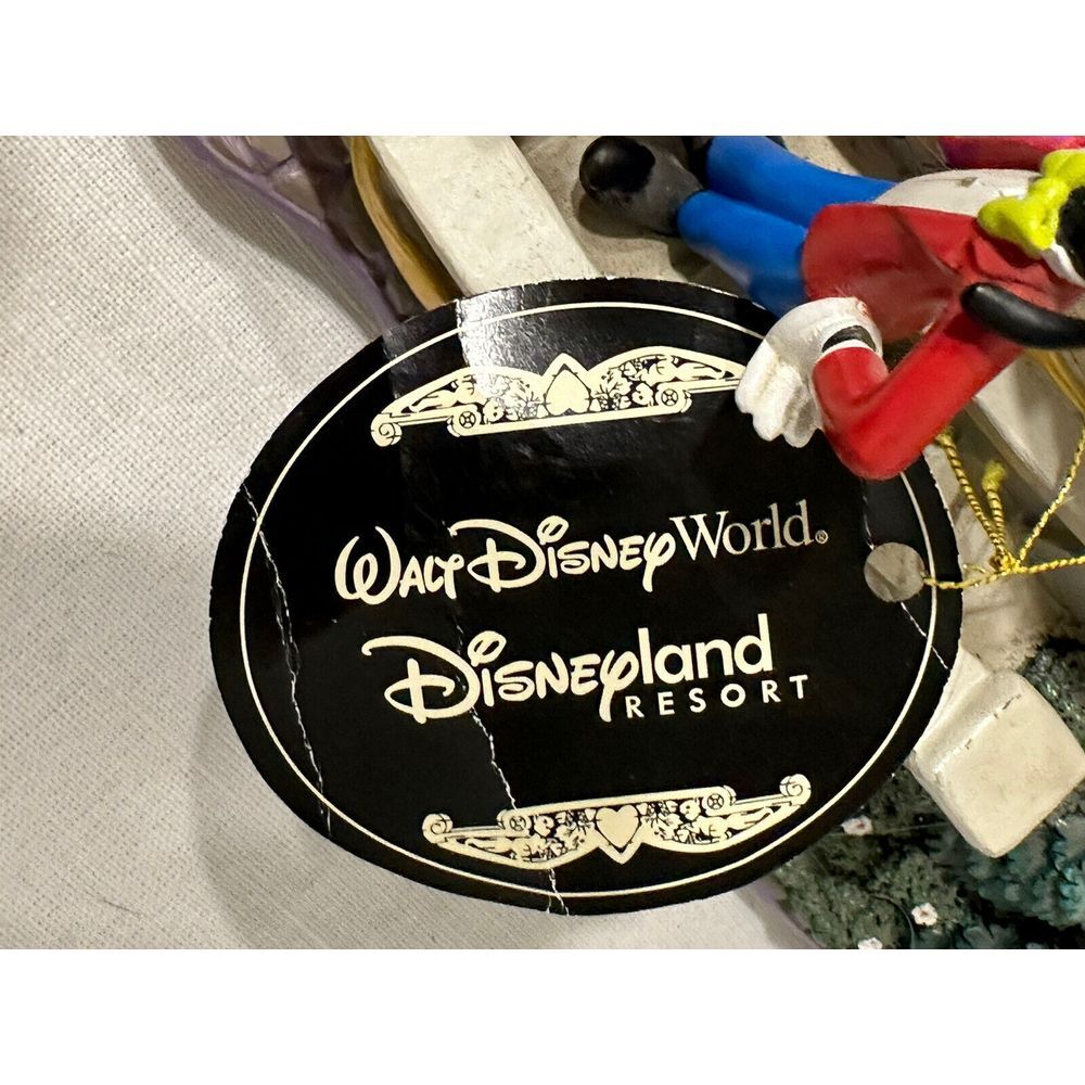 Disney Mickey And Friends Musical LED Castle "Share A Dream Come True Snow Globe - Picture 4 of 15
